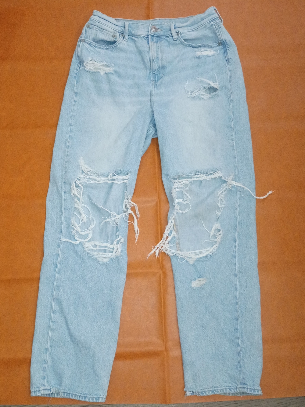 American Eagle Outfitters Light Blue Distressed Relaxed Jeans